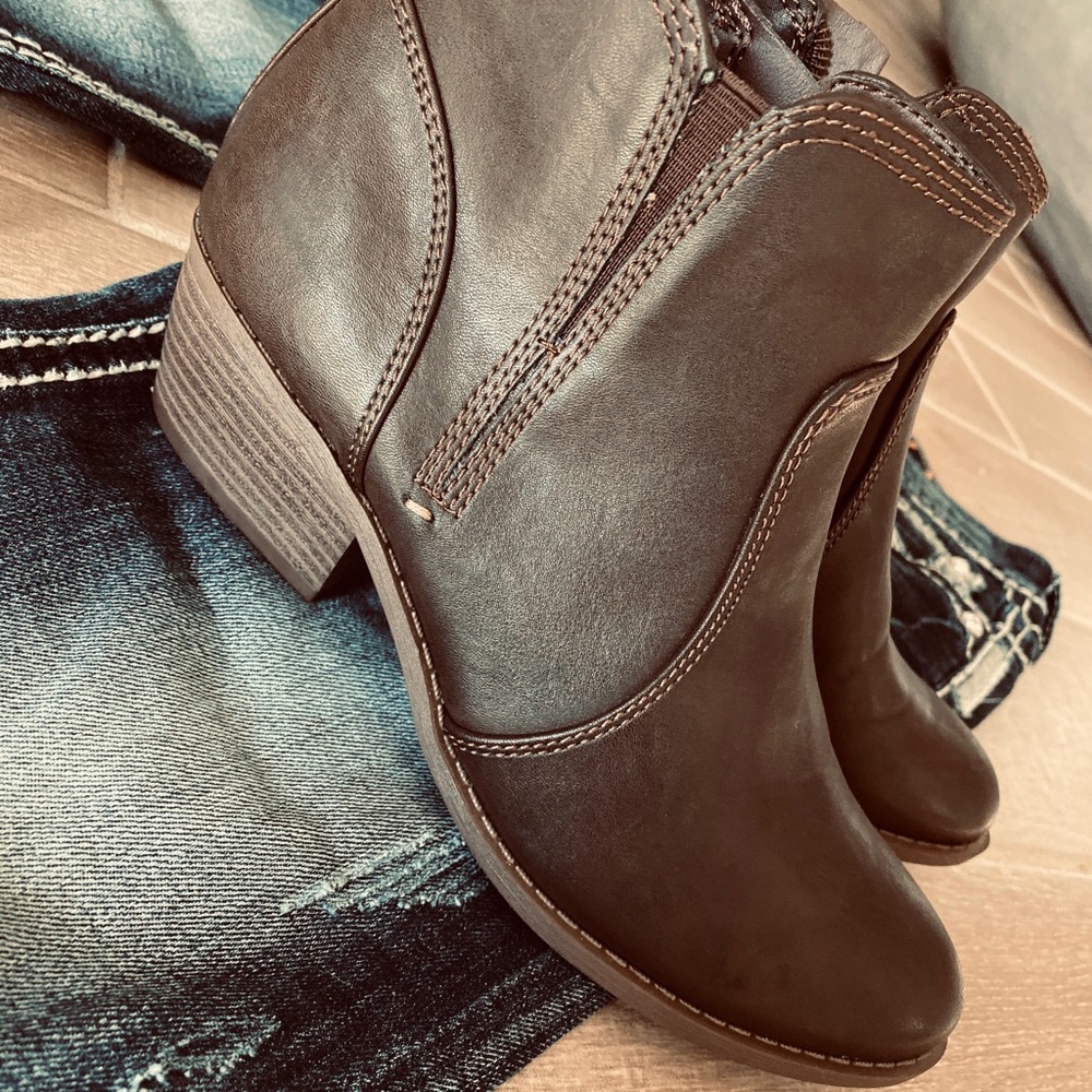 Guess boots